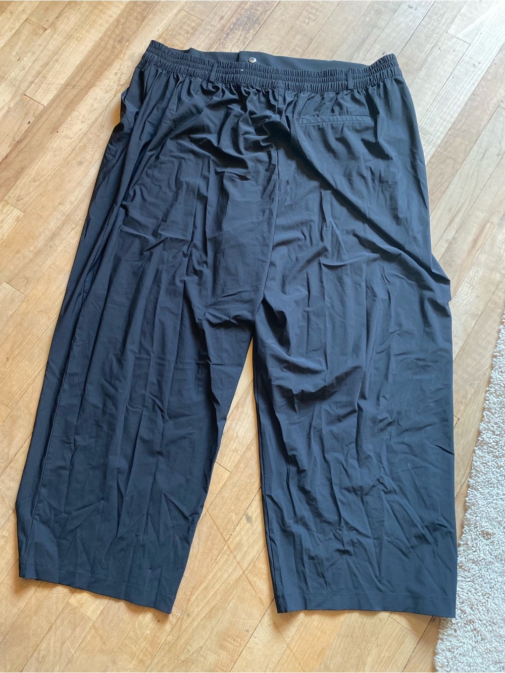 Old Navy Black lightweight Wide-Leg active pants - Picture 5 of 5
